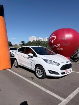 FORD FIESTA 1.6 TITANIUM HATCH 16V FLEX 4P POWERSHIFT FORD FIESTA 1.6 TITANIUM HATCH 16V FLEX 4P POWERSHIFT